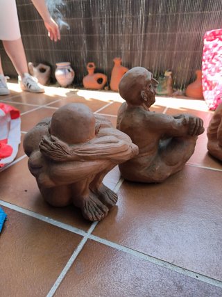 Figuras artesania cerámica.Serie "soledad humana"