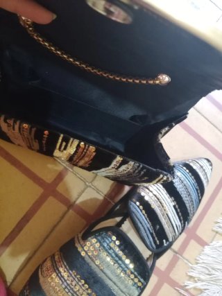 Bolso y zapatos marroquíes negros y dorados