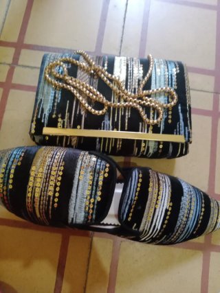 Bolso y zapatos marroquíes negros y dorados