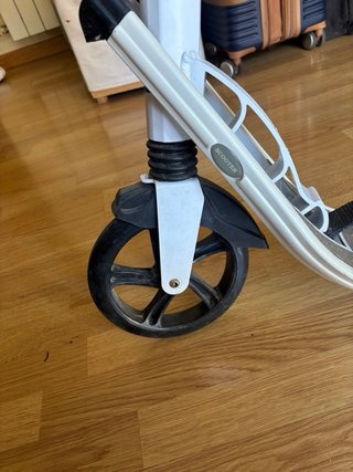 Patinete plegable en Blanco y Negro