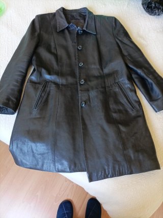 Cazadora de piel mujer negra
