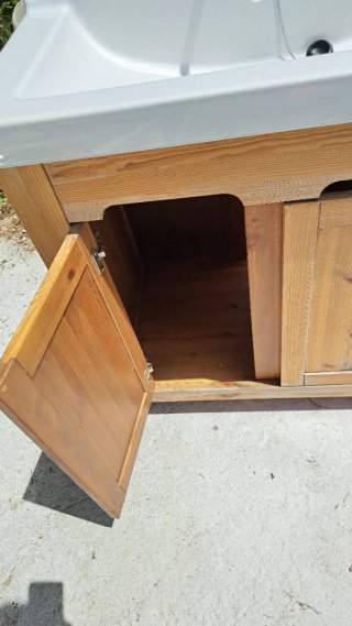 Lavabo con grifo y desagüe