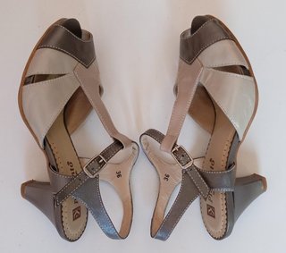 Sandalias tacón Pie Santo beige y plata