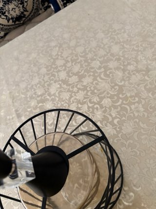 Lámpara de metal negra y cristal