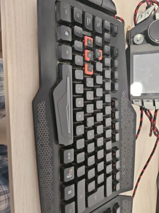 Teclado Mad Catz Strike 7 Gaming