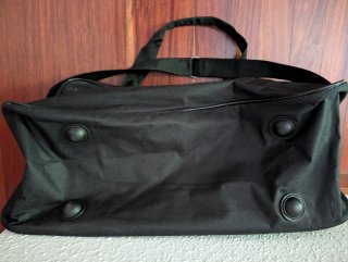 Bolsa de viaje negra con asas