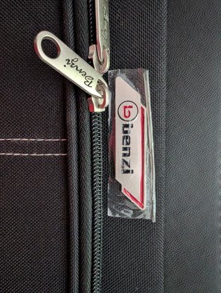 Bolsa de viaje negra con asas