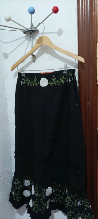 Falda Almatrichi bordada negra