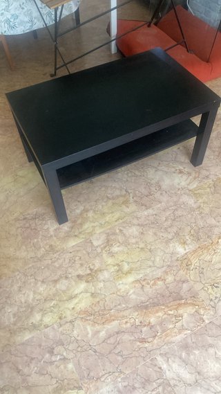 Mesa de centro negra de madera