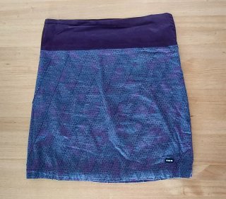 Falda corta morada y turquesa