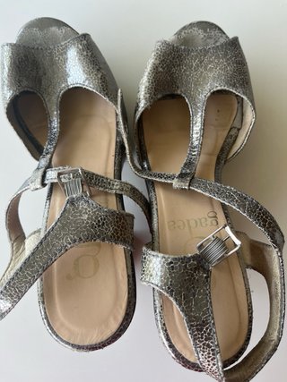 Sandalias tacón y plataforma. Marca Gadea