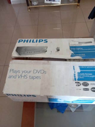 Philips DVD-VHS con 6 cintas y 1 DVD originales