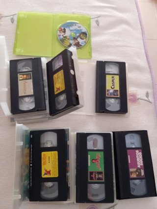 Philips DVD-VHS con 6 cintas y 1 DVD originales