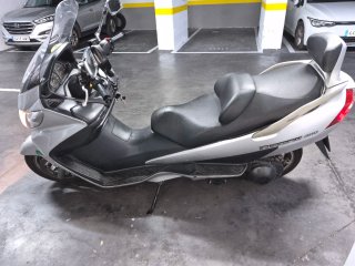 Suzuki Burgman 400 con etiqueta medioambiental