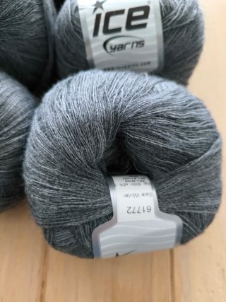 12 ovillos lana gris oscuro