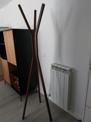 Perchero Kave Home Madera Oscura