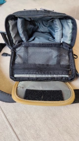 Funda Cámara Cullmann Ultralight Negra.