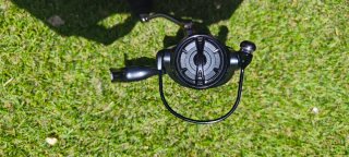 Carrete de pesca negro