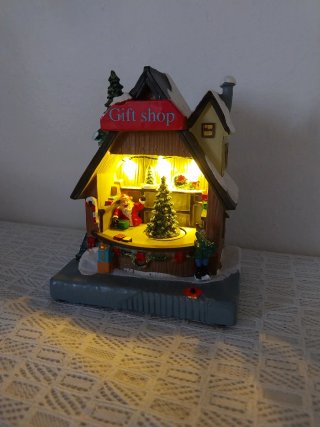 Villaggio di Natale con luci