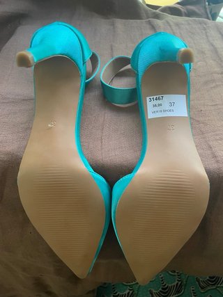 Zapatos de raso azul turquesa sin estrenar