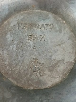 Caraffa antica in peltro 95% decorata