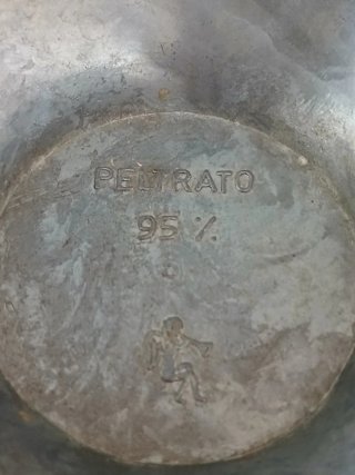 Caraffa antica in peltro 95% decorata