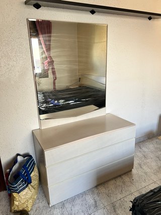 Cajonera con espejo