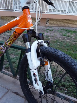 Bicicleta BMX Mongoose Infantil + Casco Cratoni