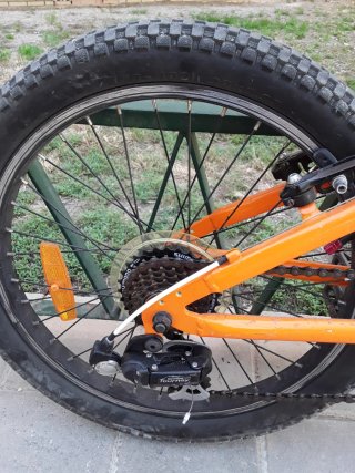 Bicicleta BMX Mongoose Infantil + Casco Cratoni