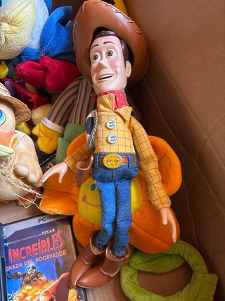 Caja de juguetes: Buzz, Donald, Epi, Blas y más