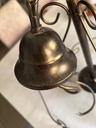 Lámpara de metal con bombillas