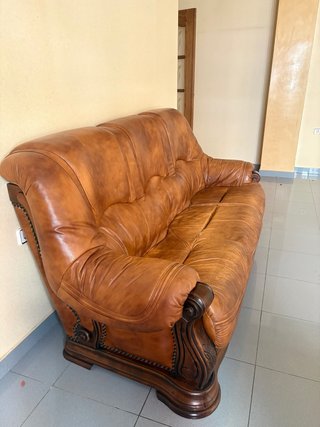Sofá 3 plazas y 2 butacas madera y piel