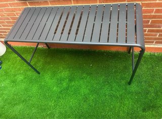 Mesa patio y dos sillas