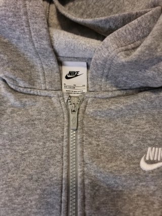 Chaqueta con capucha Nike gris