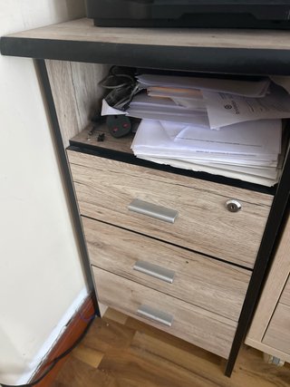 Escritorio madera con cajoneras
