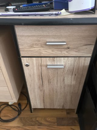Escritorio madera con cajoneras