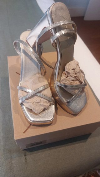 Sandalias doradas tacón plataforma talla 38