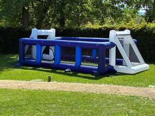 Castillo hinchable Mario Bros o campo de futbol.