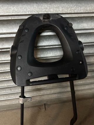 Baúl Givi para moto con soporte