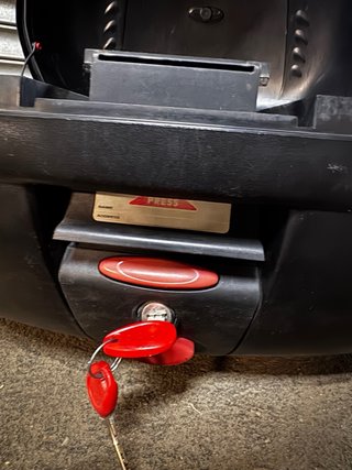 Baúl Givi para moto con soporte