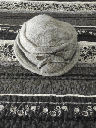 Gorro de lana gris