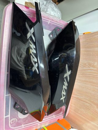 Tapas Laterales Yamaha XMAX Negras