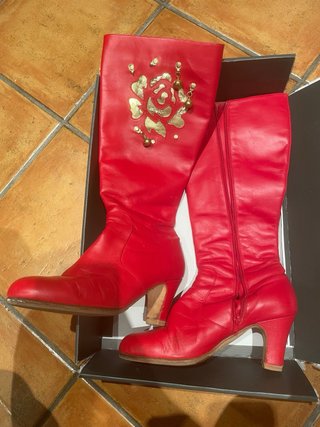 Último día Botas Zíngara Rojo y Oro morosy cristia