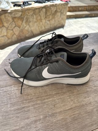 Zapatillas Nike Grises y Blancas