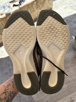 Zapatillas Nike Grises y Blancas