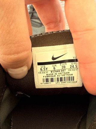 Zapatillas Nike Grises y Blancas