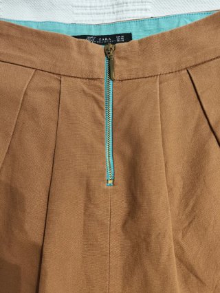 Falda Zara marrón con detalles turquesa