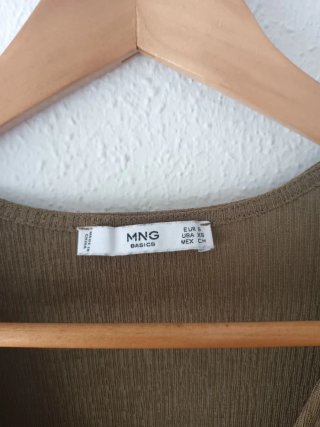 CAMISETA ESCOTE PICO