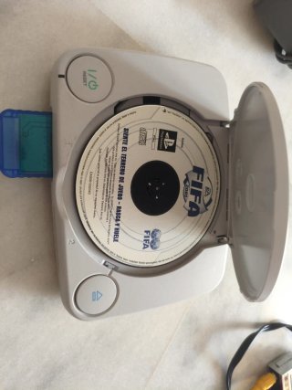 PlayStation 1 (PS1) con FIFA 2001
