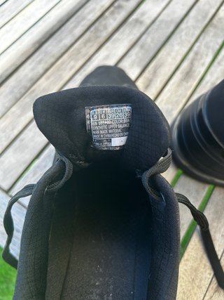 Zapatillas Skechers negras con tacón interno